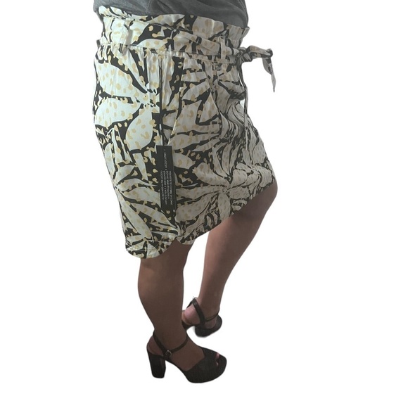 Lyocell Cinched Summer Floral Print Belted Skirt by Nicole Miller - Picture 5 of 13